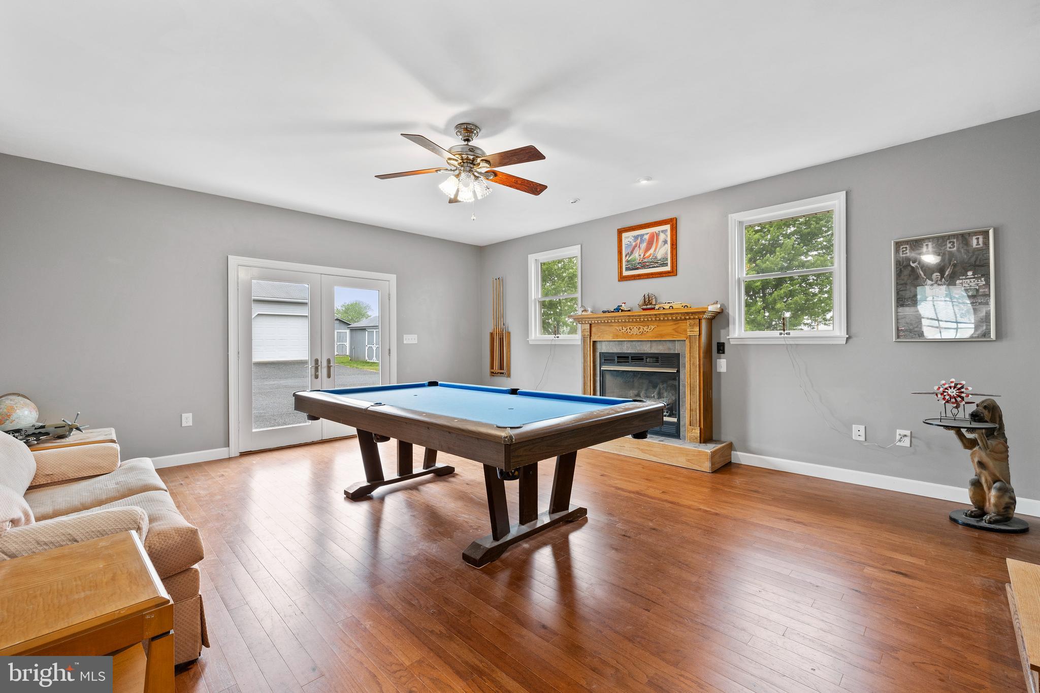 WHITE HALL - Residential