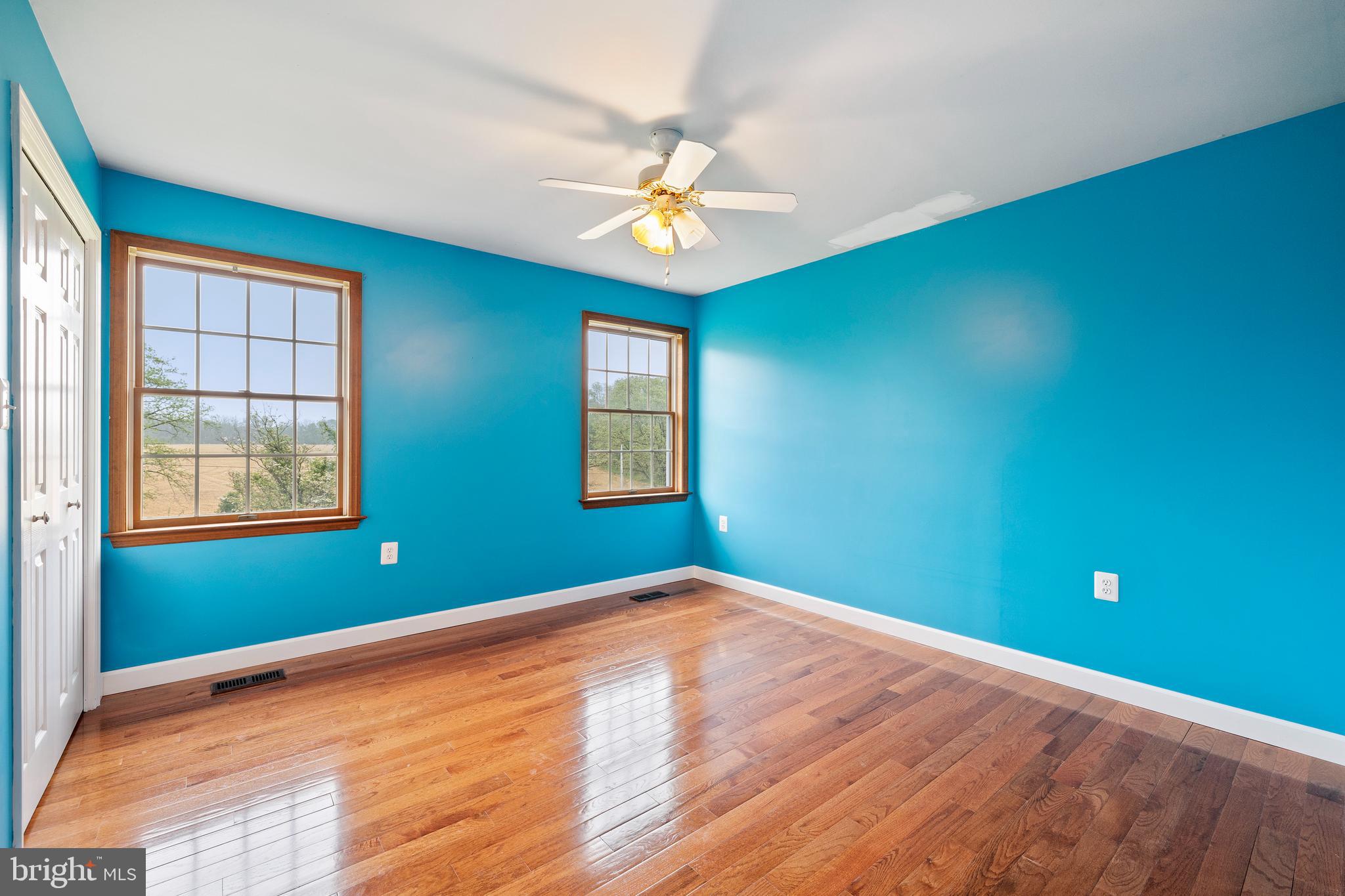 WHITE HALL - Residential