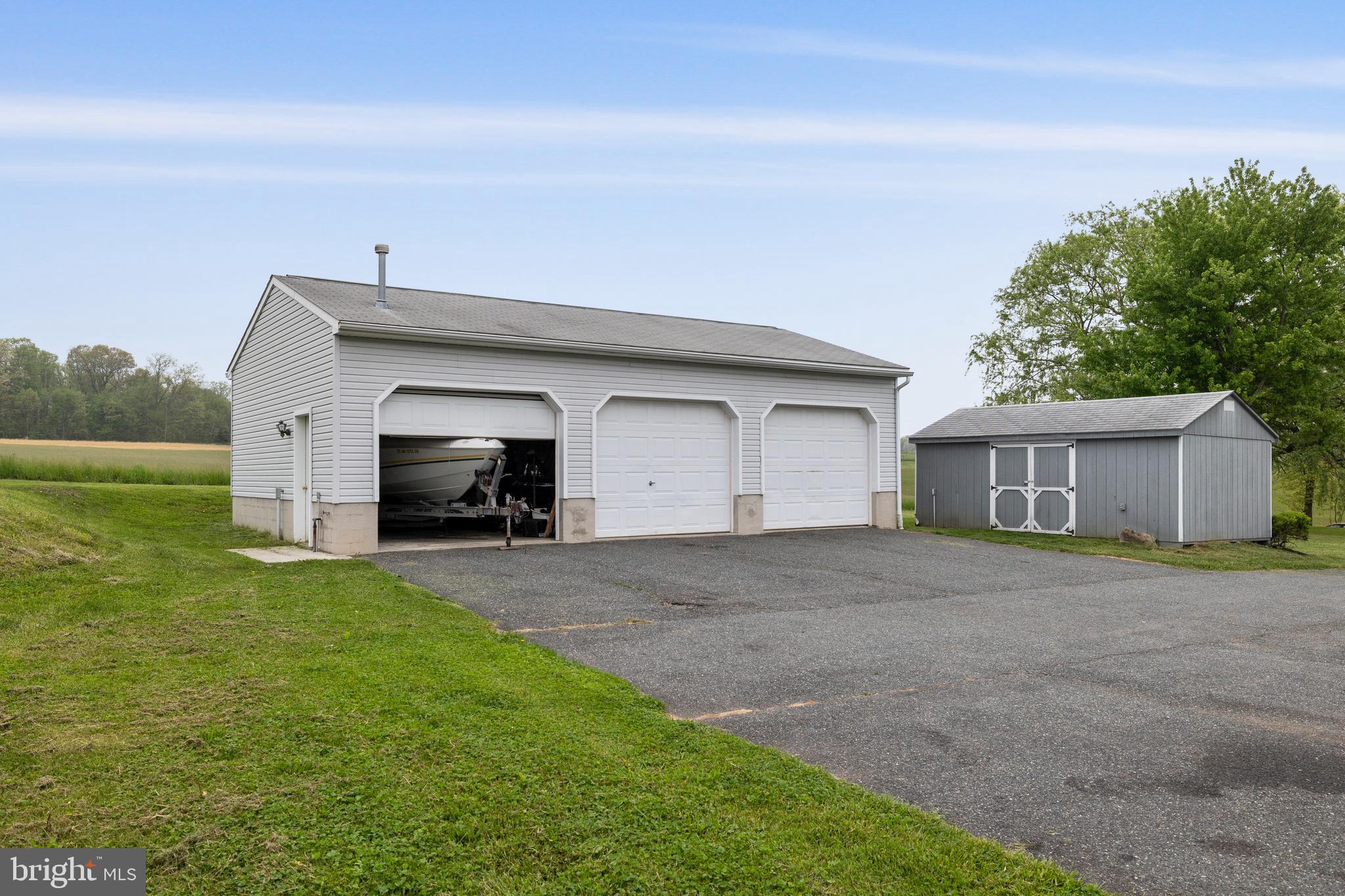 WHITE HALL - Residential