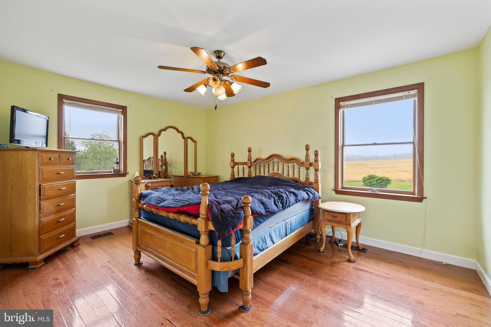 WHITE HALL - Residential