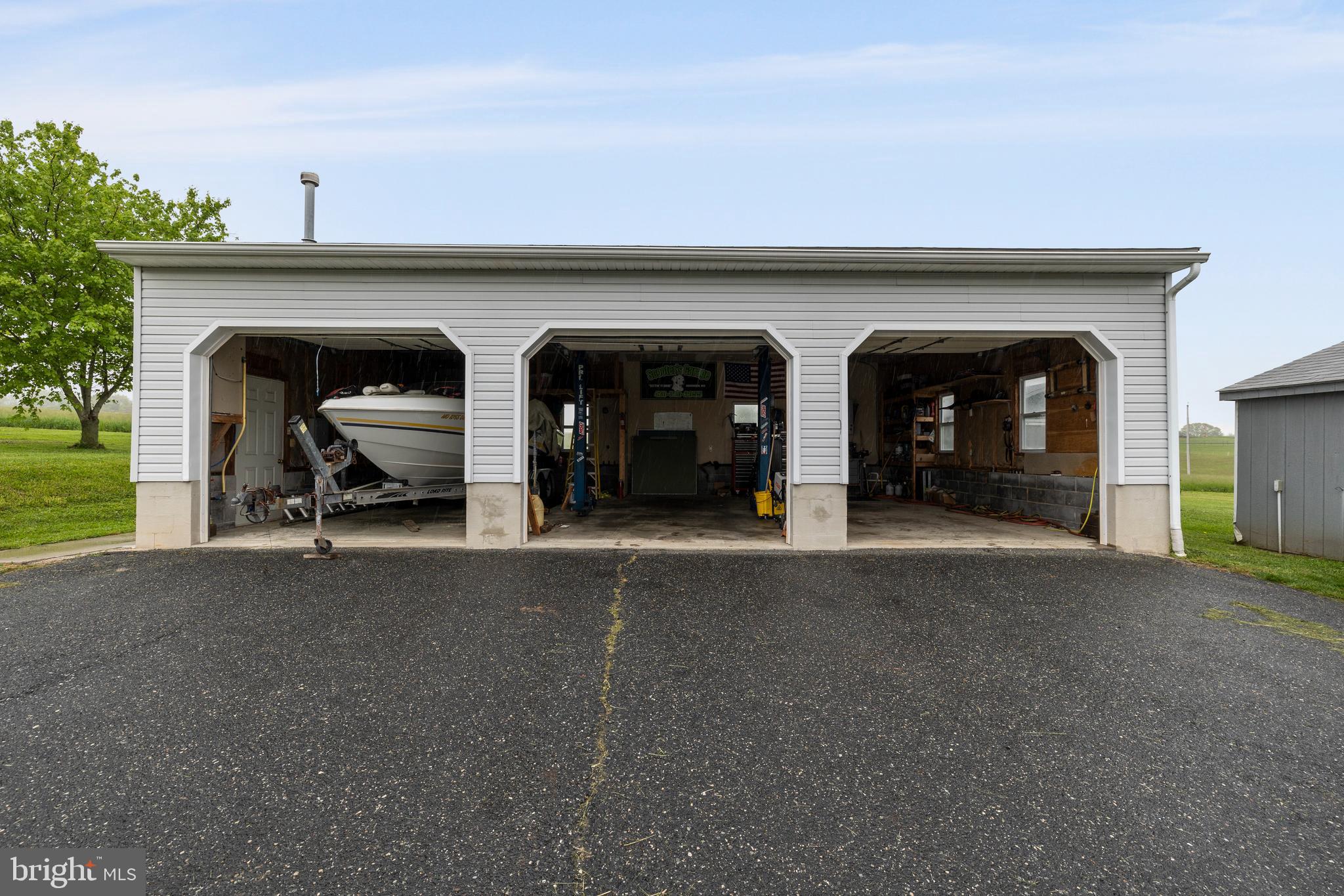 WHITE HALL - Residential