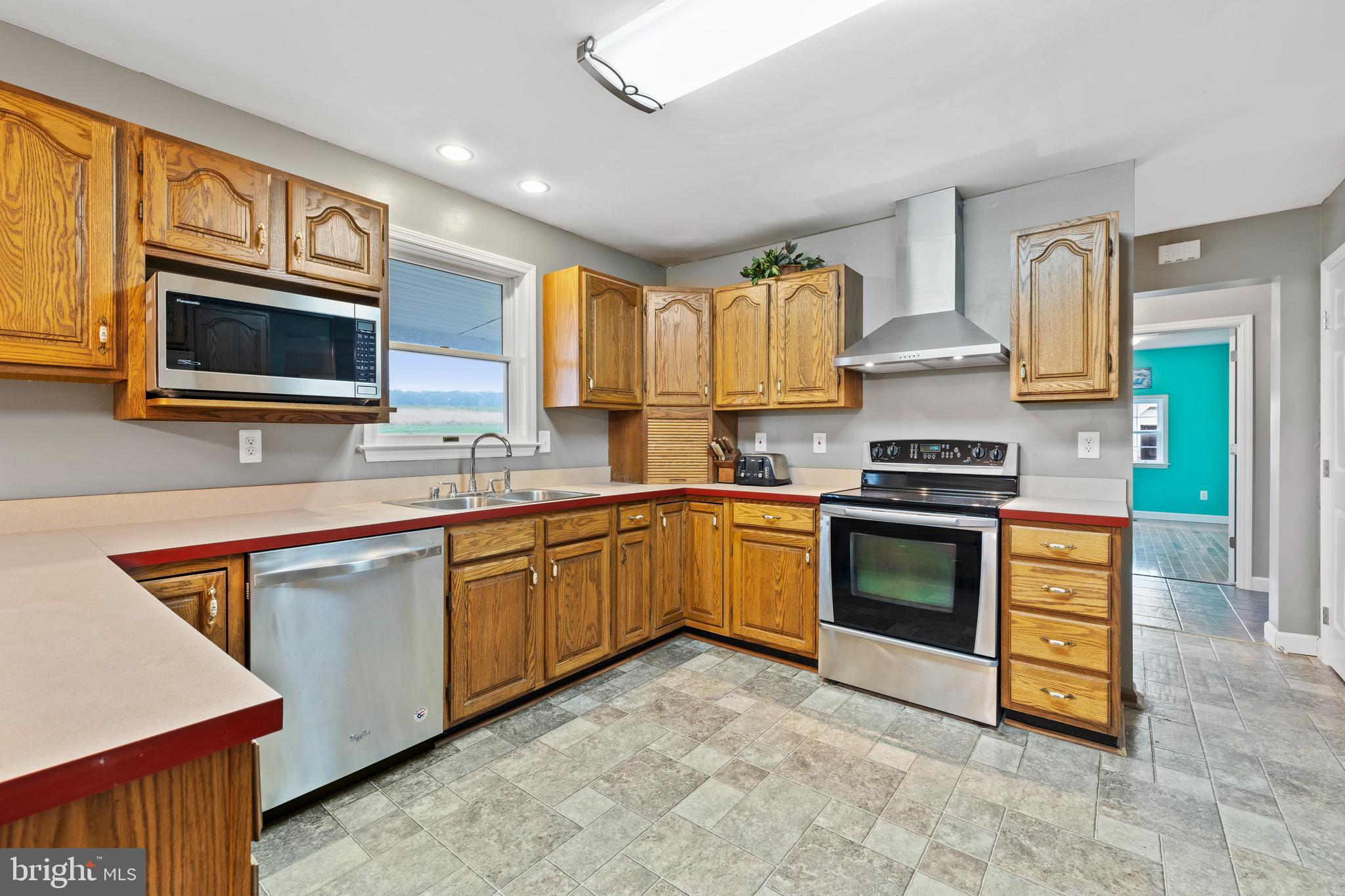 WHITE HALL - Residential