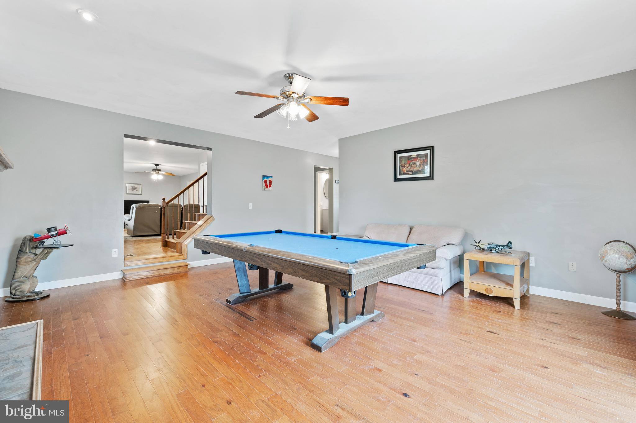 WHITE HALL - Residential