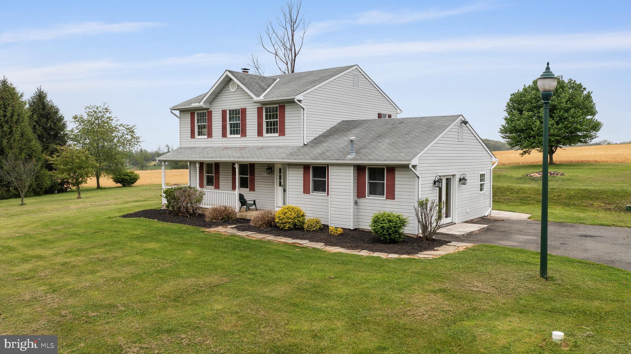 WHITE HALL - Residential