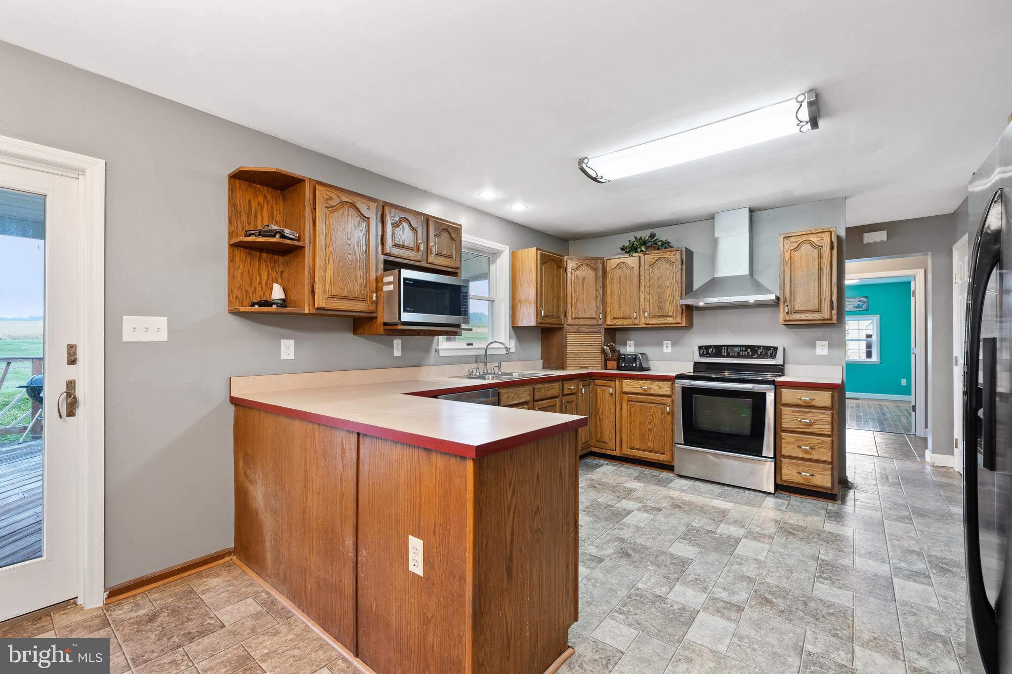 WHITE HALL - Residential