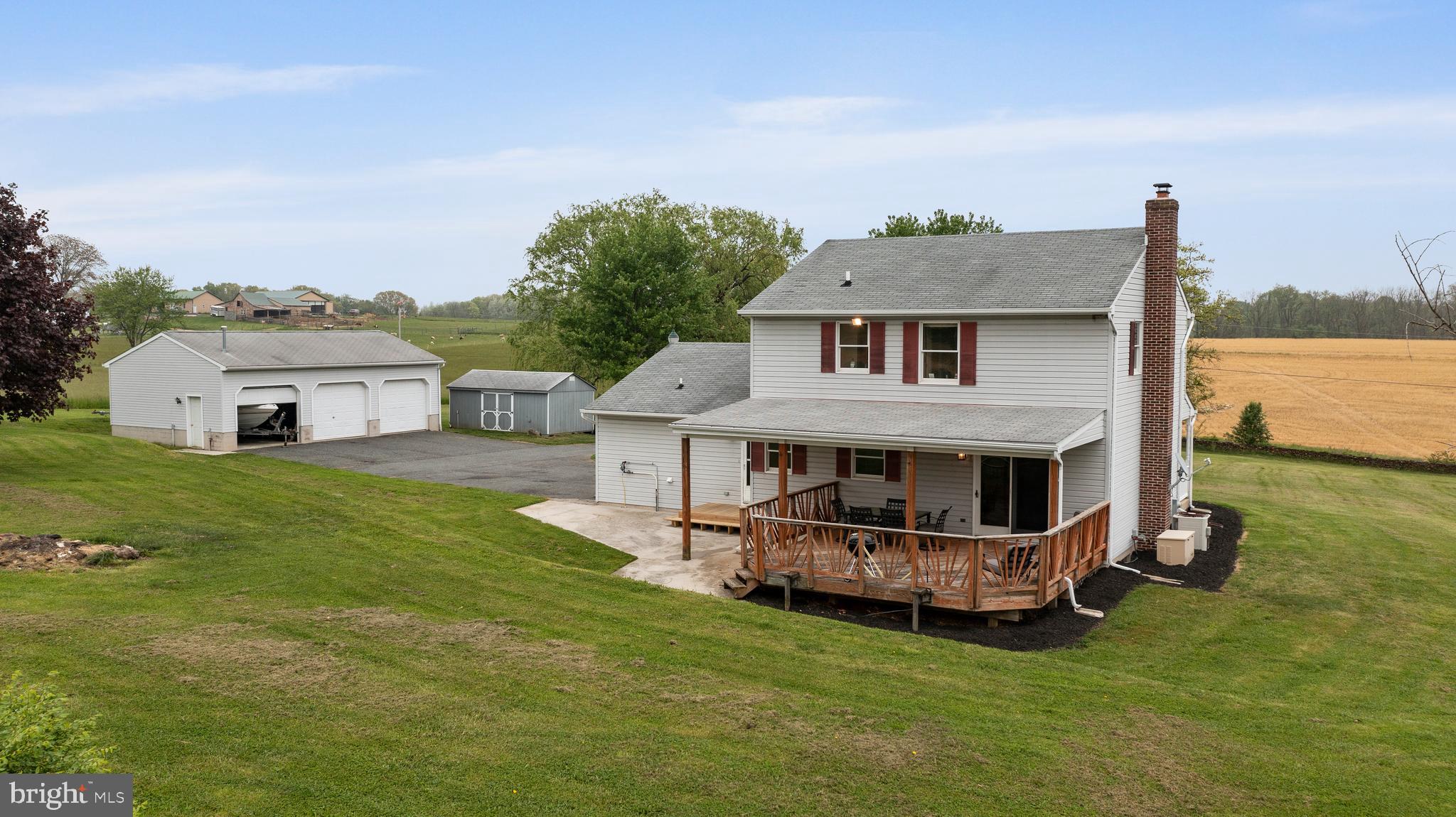 WHITE HALL - Residential