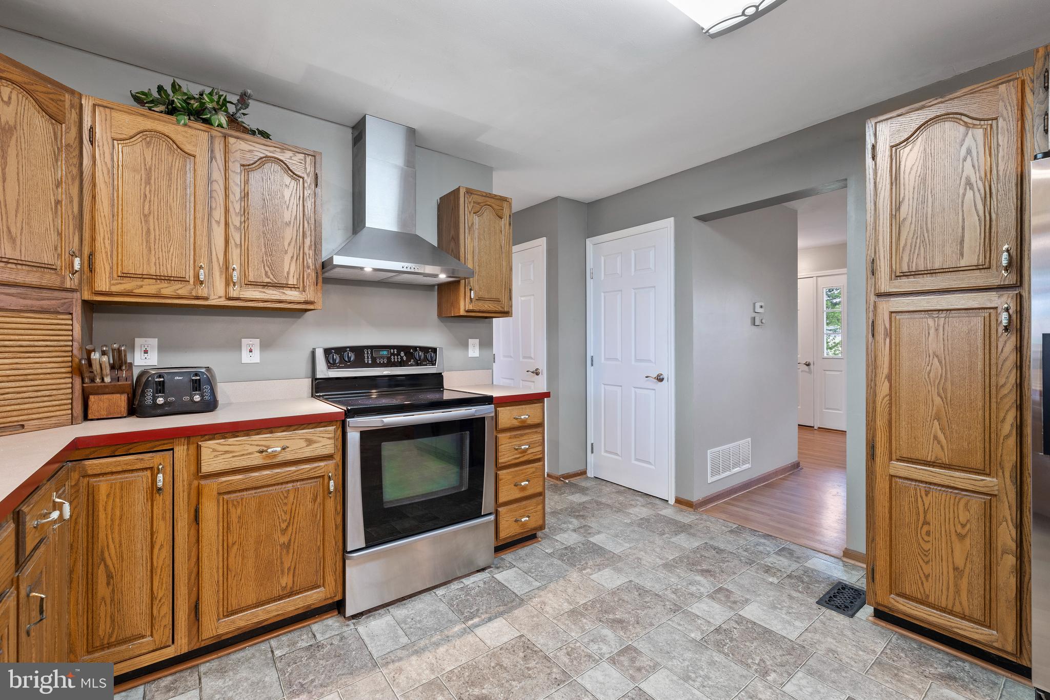 WHITE HALL - Residential