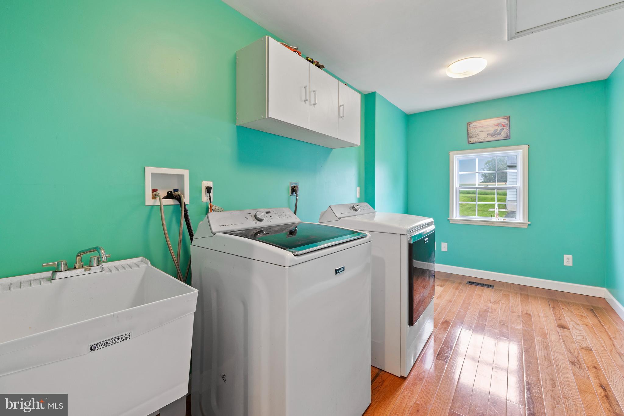 WHITE HALL - Residential