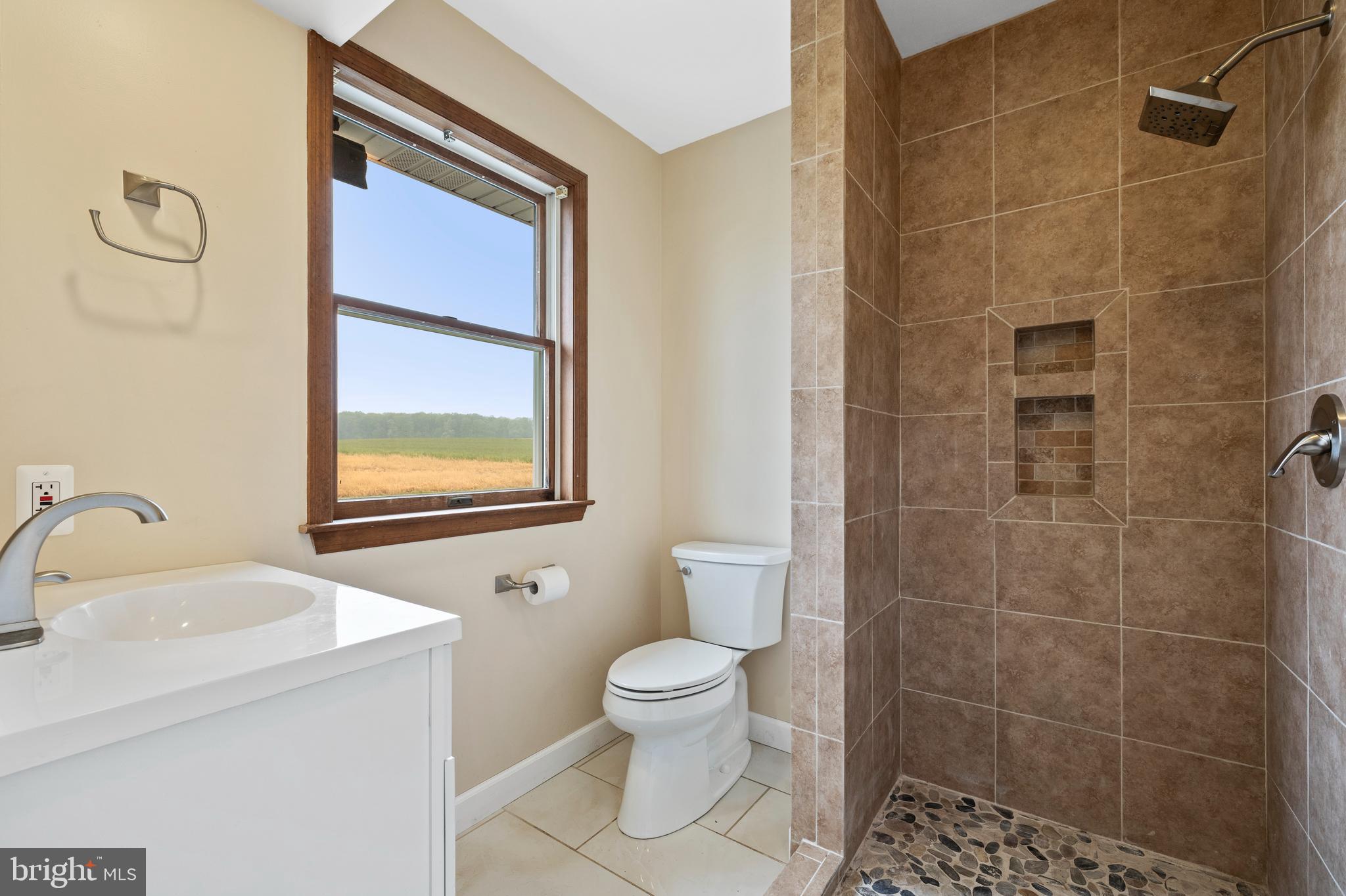 WHITE HALL - Residential