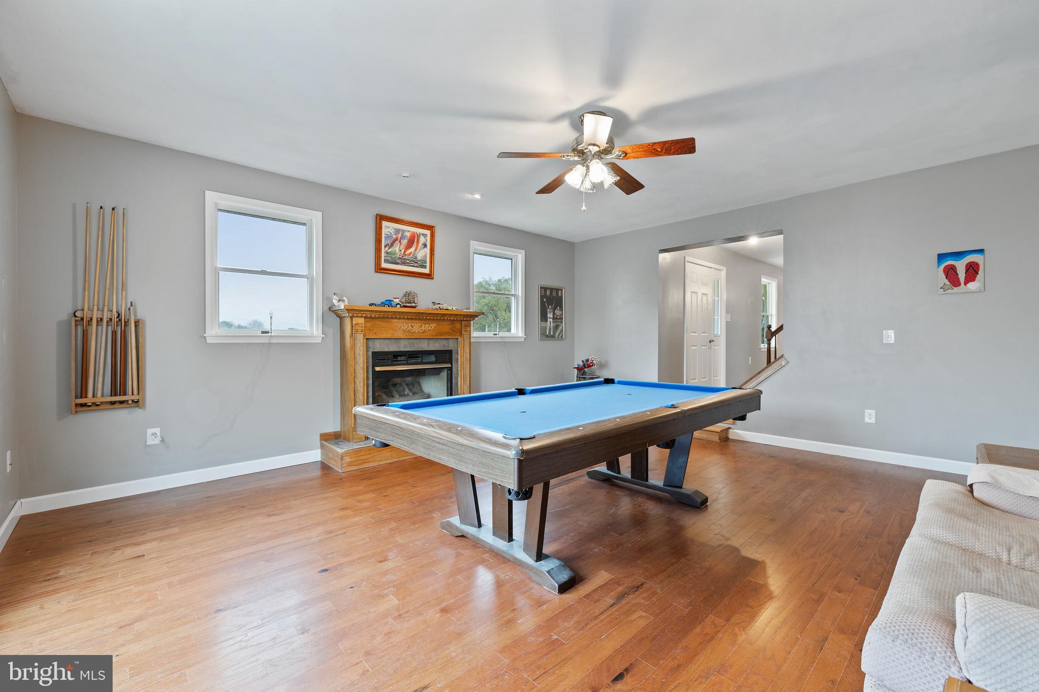 WHITE HALL - Residential