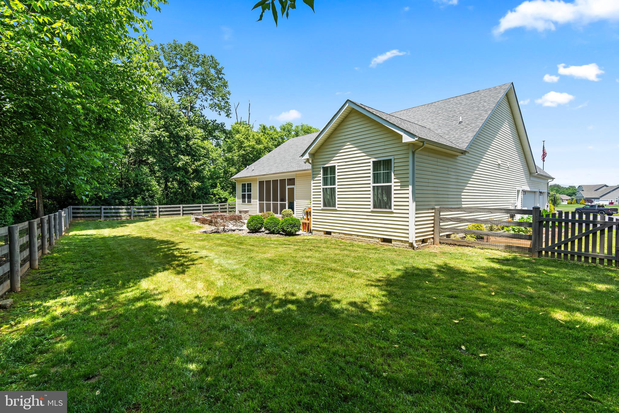 LITTLE GEORGETOWN ESTATES - Residential