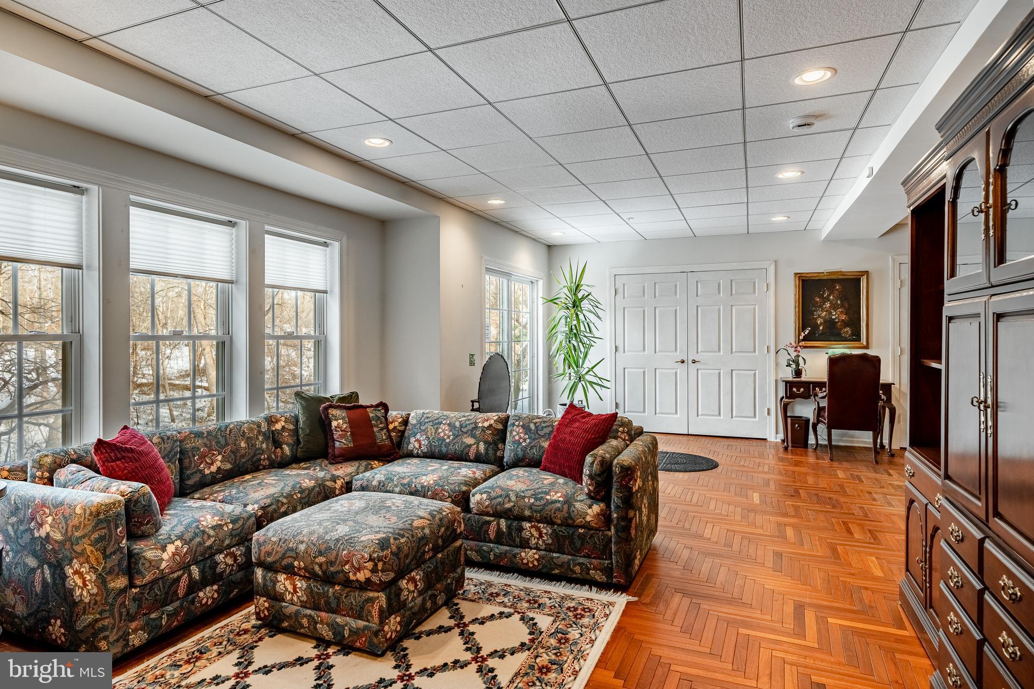 SPRINGTON POINTE WOODS - Residential