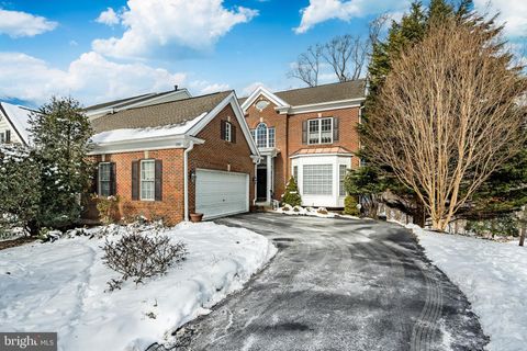 115 CAMELOT LANE NEWTOWN SQUARE PA 19073