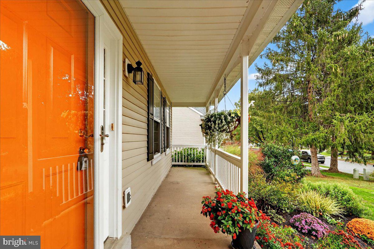 215 MEETINGHOUSE LANE