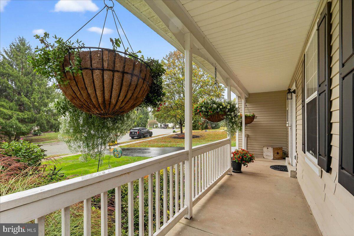 215 MEETINGHOUSE LANE