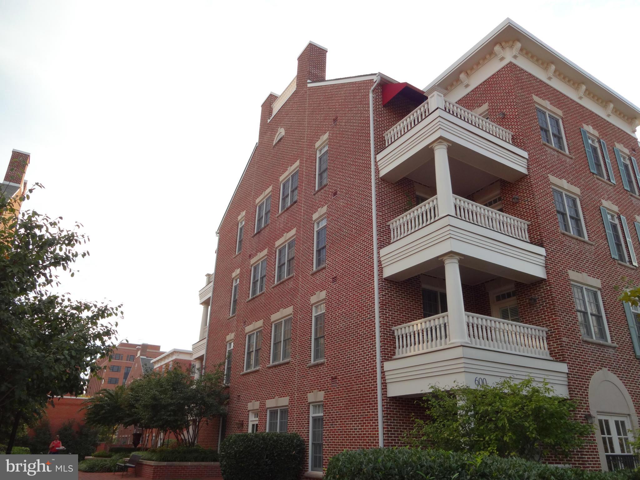 LIBERTY ROW - Residential