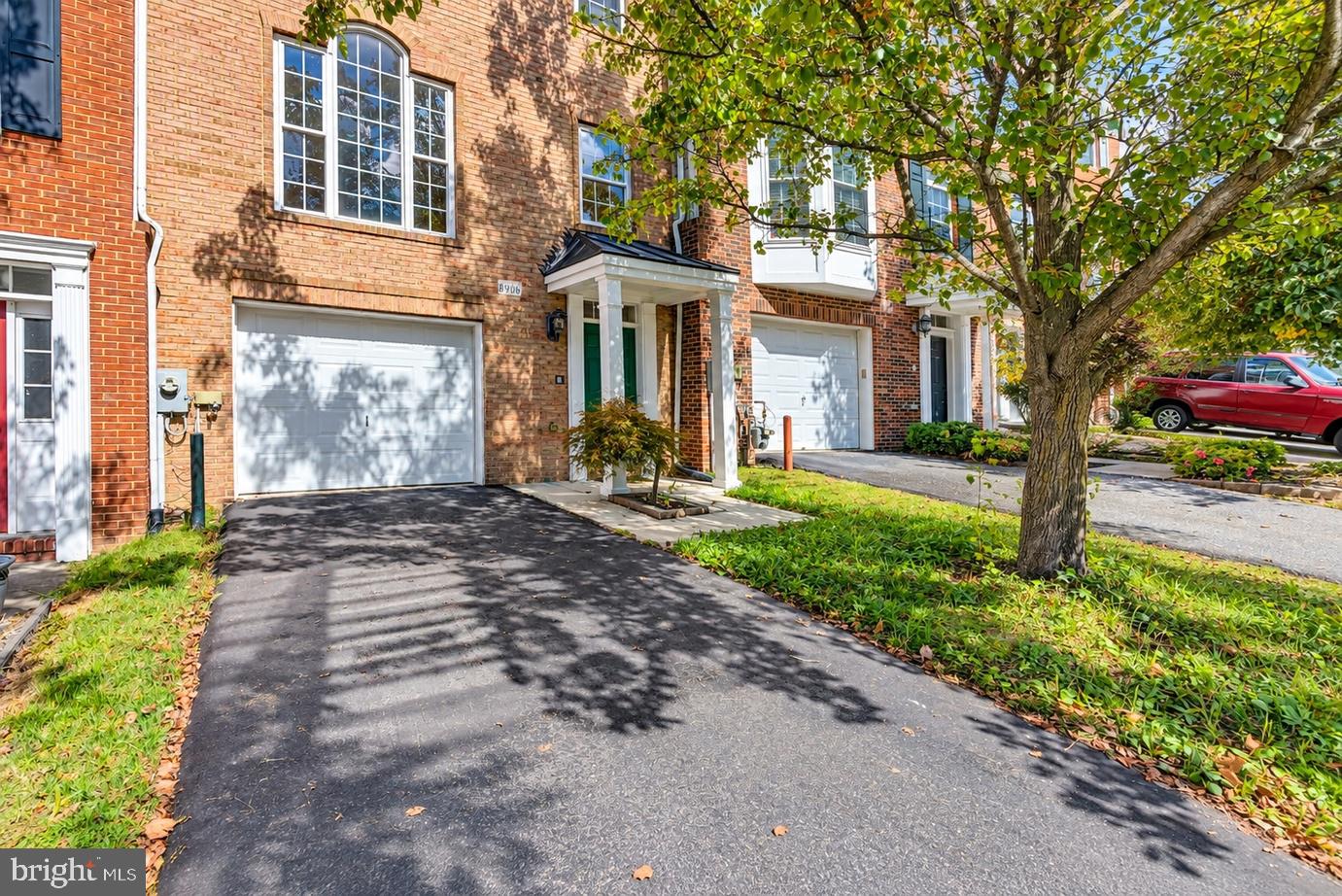 8906 LEE MANOR DRIVE