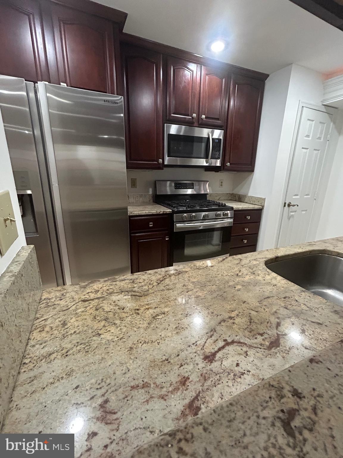 LAKE POINTE CONDOMINIUMS - Residential