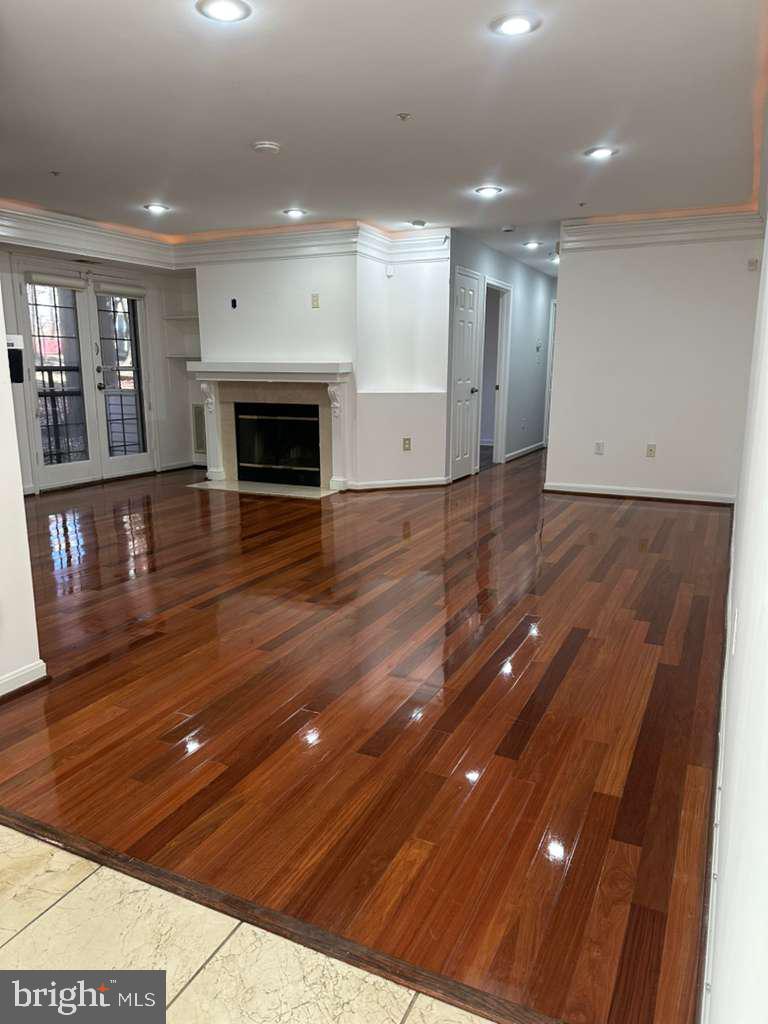 LAKE POINTE CONDOMINIUMS - Residential