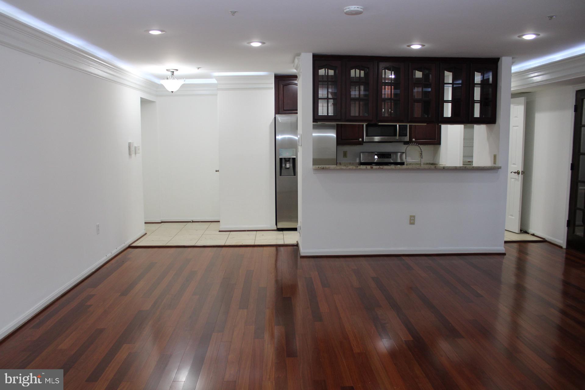 LAKE POINTE CONDOMINIUMS - Residential