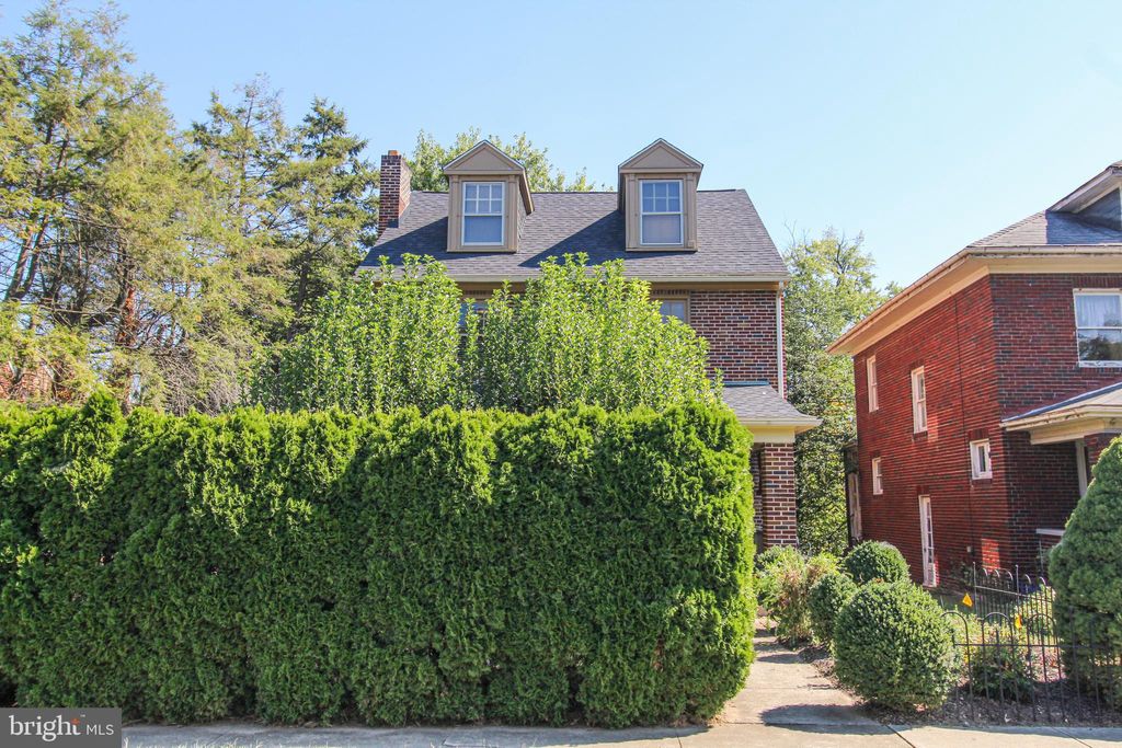 Photo of 947 Virginia Avenue, YORK, PA 17403 (MLS # PAYK2090134)