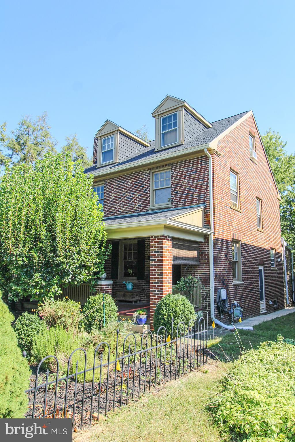 Photo of 947 Virginia Avenue, YORK, PA 17403 (MLS # PAYK2090134)