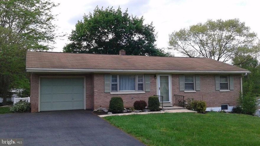 Solid very well maintained one story with hardwood floors, fresh paint,  lower level family room and 2.5 baths. Paver patio overlooks the backyard. Daylight, walk out basement. Gas FA heat with central air. Being Sold ''As Is'' Any contracts received will be presented Monday, May 8th at 4pm.