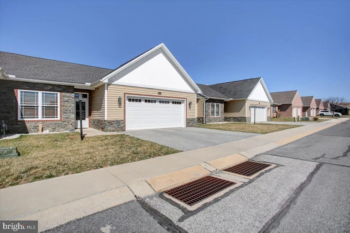 Shippensburg, Pennsylvania 17257, United States, 3 Bedrooms Bedrooms, ,3 BathroomsBathrooms,Residential,Pending,98481