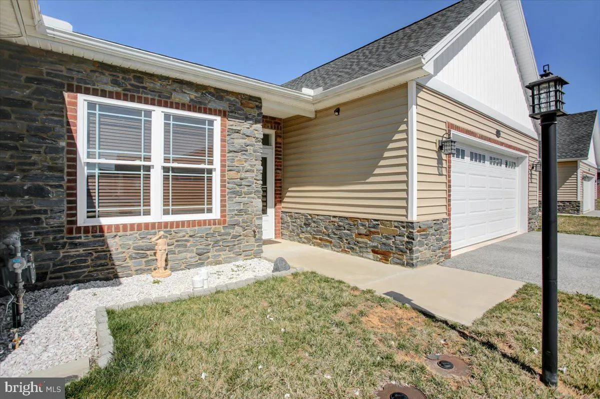 Shippensburg, Pennsylvania 17257, United States, 3 Bedrooms Bedrooms, ,3 BathroomsBathrooms,Residential,Pending,98481