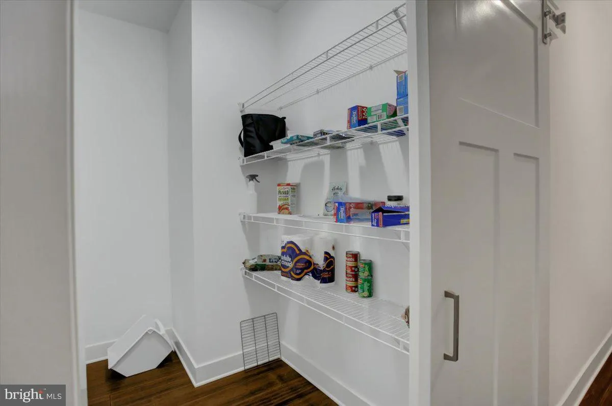 Shippensburg, Pennsylvania 17257, United States, 3 Bedrooms Bedrooms, ,3 BathroomsBathrooms,Residential,Pending,98481