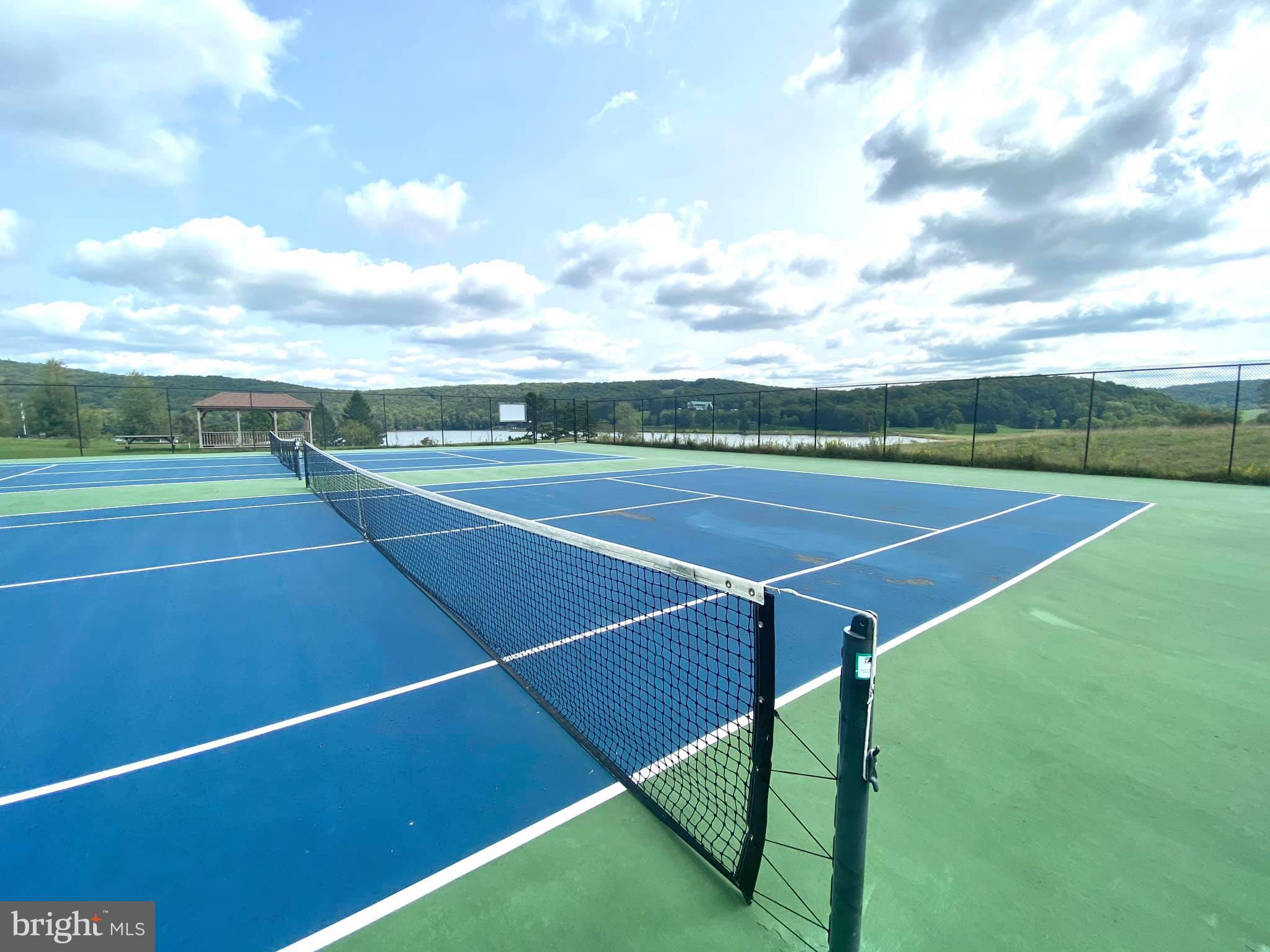 ALPINE LAKE - Residential