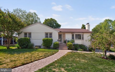 Photo of 4320 Loyola Avenue, ALEXANDRIA, VA 22304 (MLS # VAAX2059760)