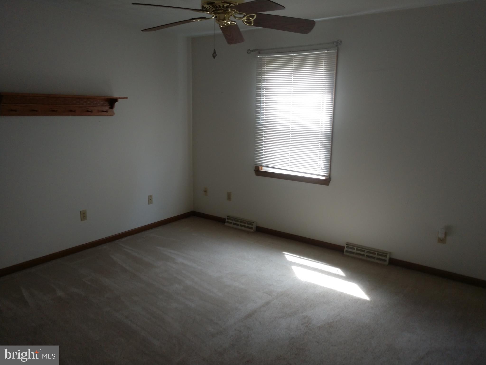 COLONIAL HILLS - Residential