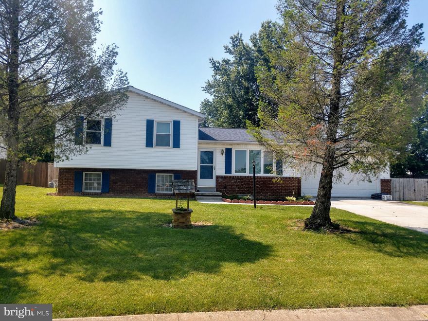 Photos to come, seller is process of moving out. large 4 level split*Newer roof*fenced yard* 3 bedrooms* 2 baths* Large family room! Call today for private showing