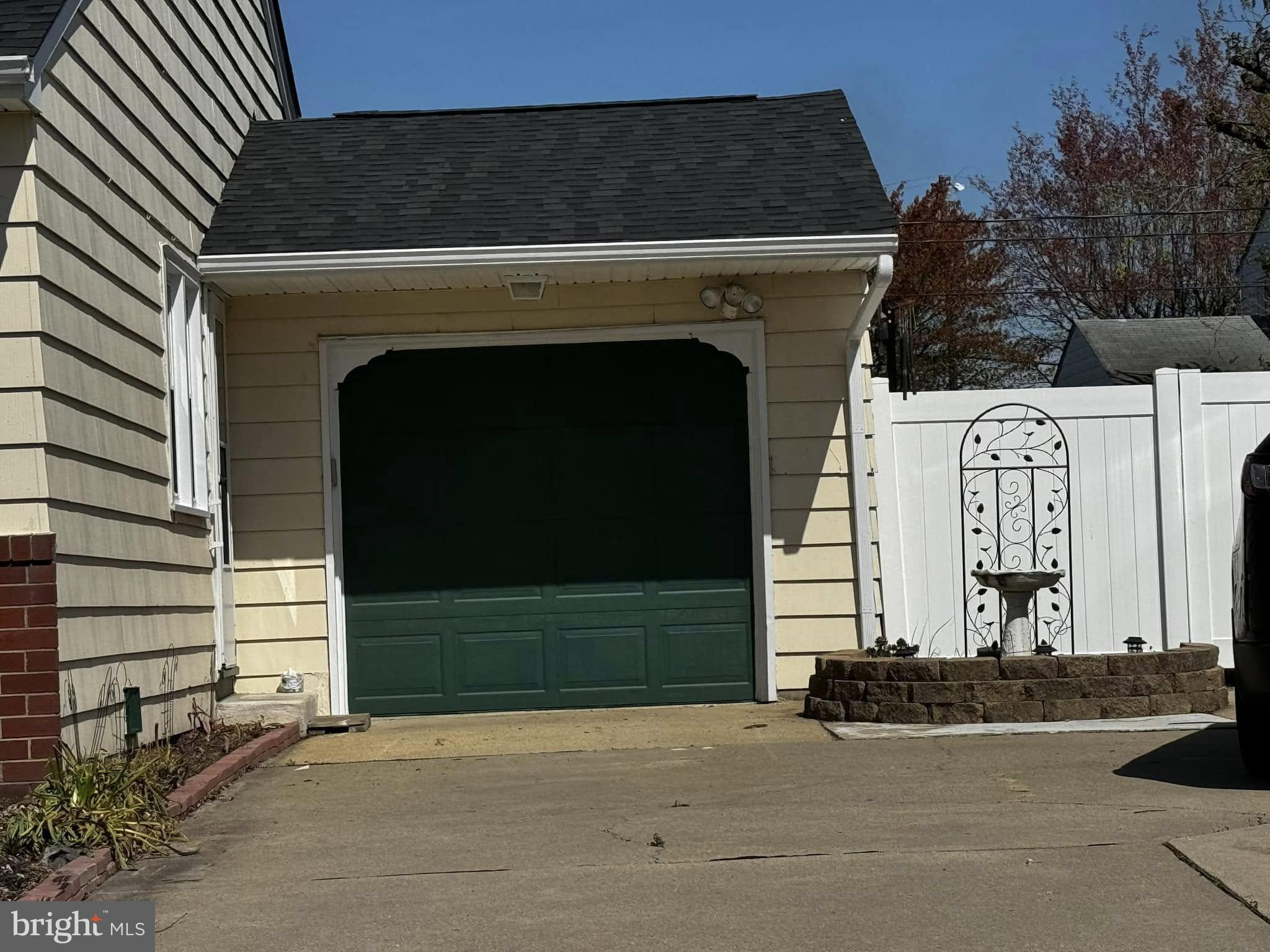 522 E ROOSEVELT AVENUE