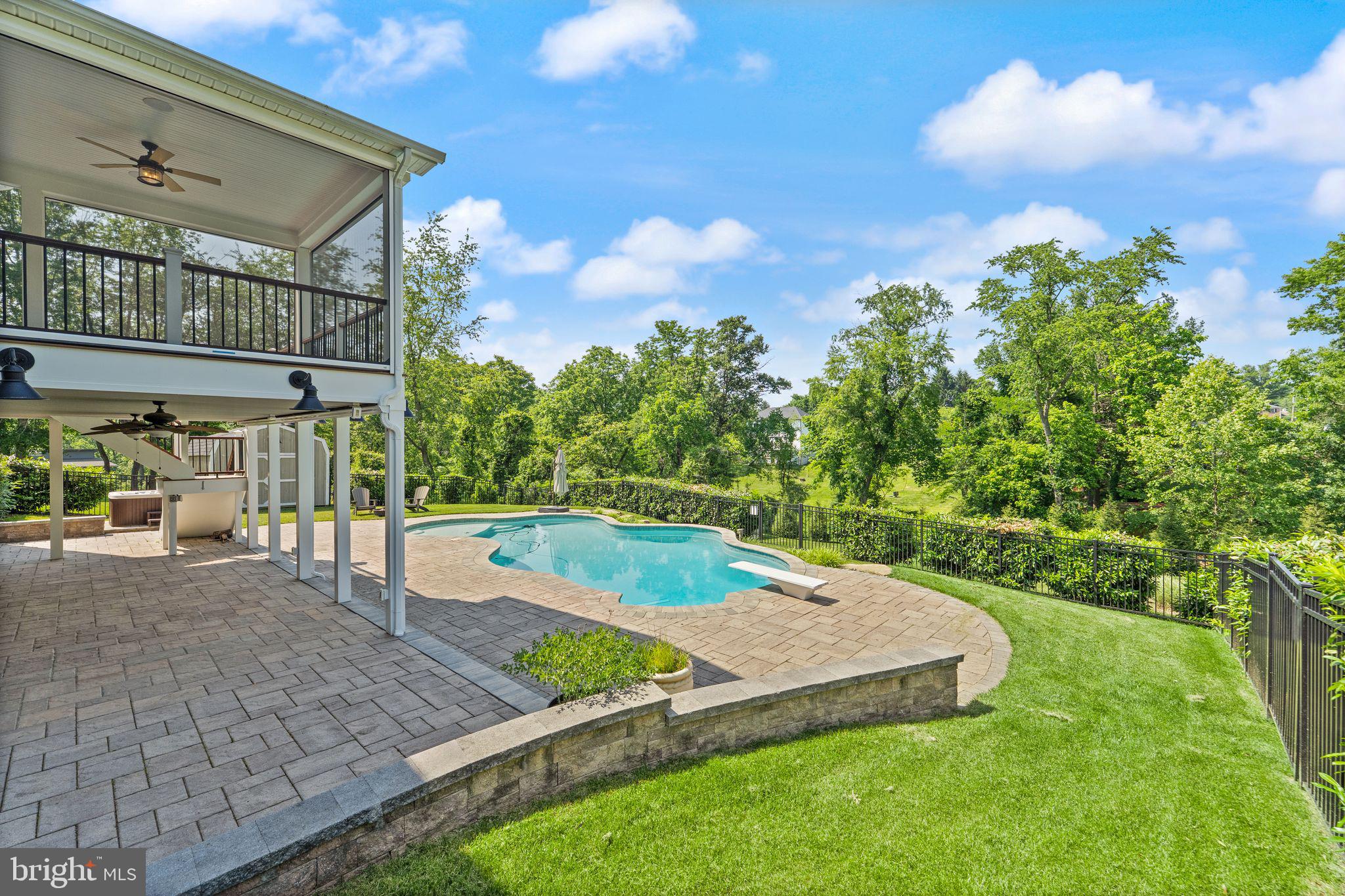 MOORCONES - Residential