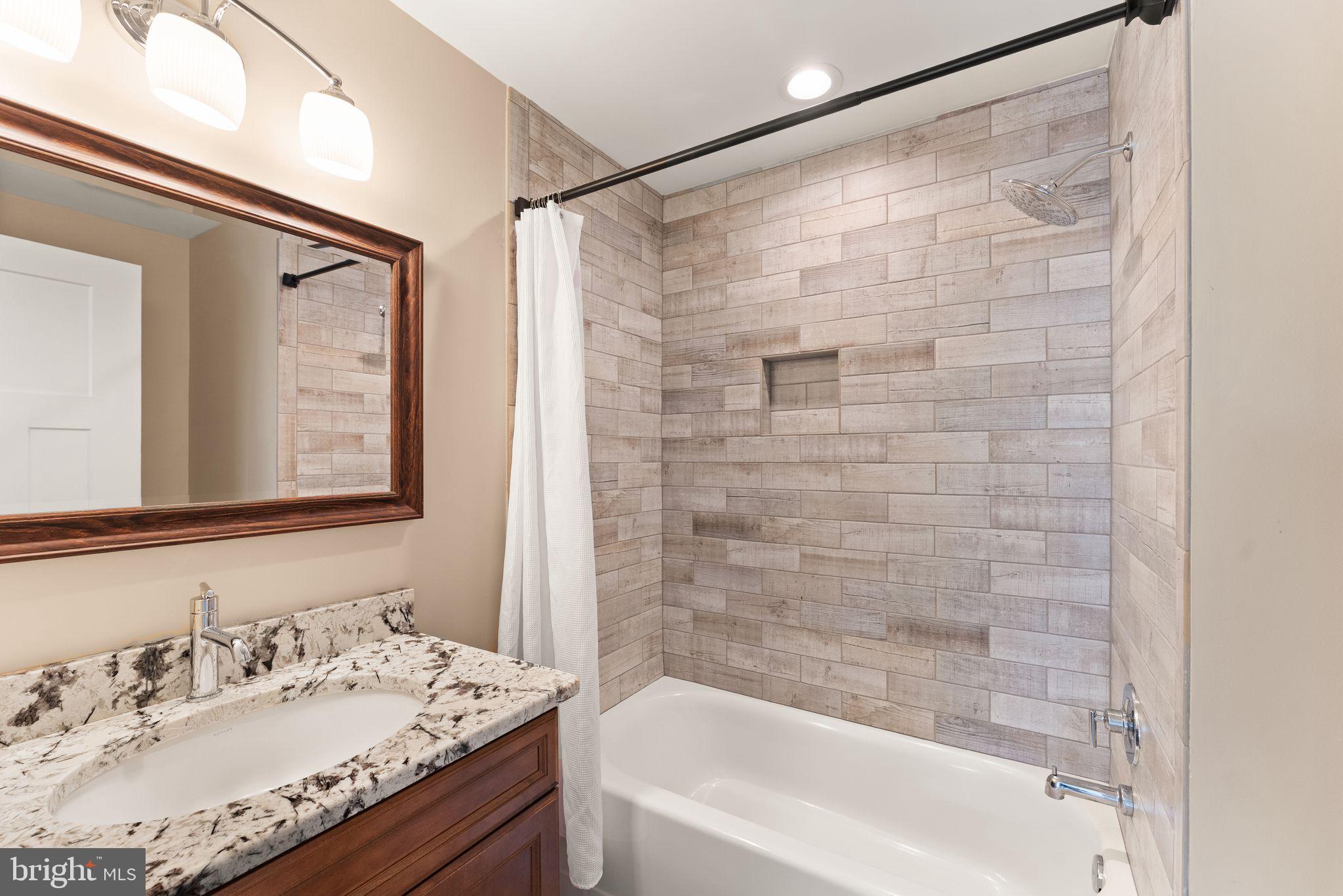 MOORCONES - Residential