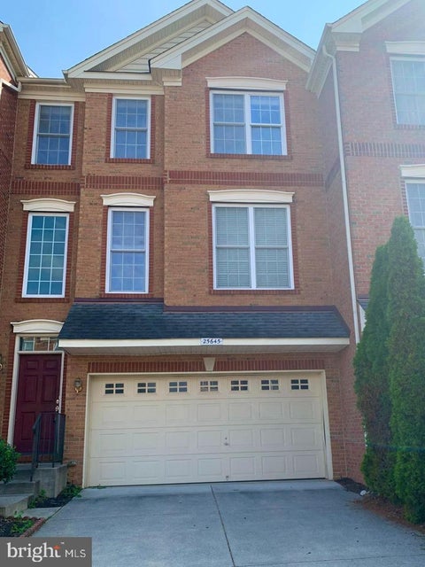Townhouse For Rent - 25645 America Square<br/> CHANTILLY, VA 20152