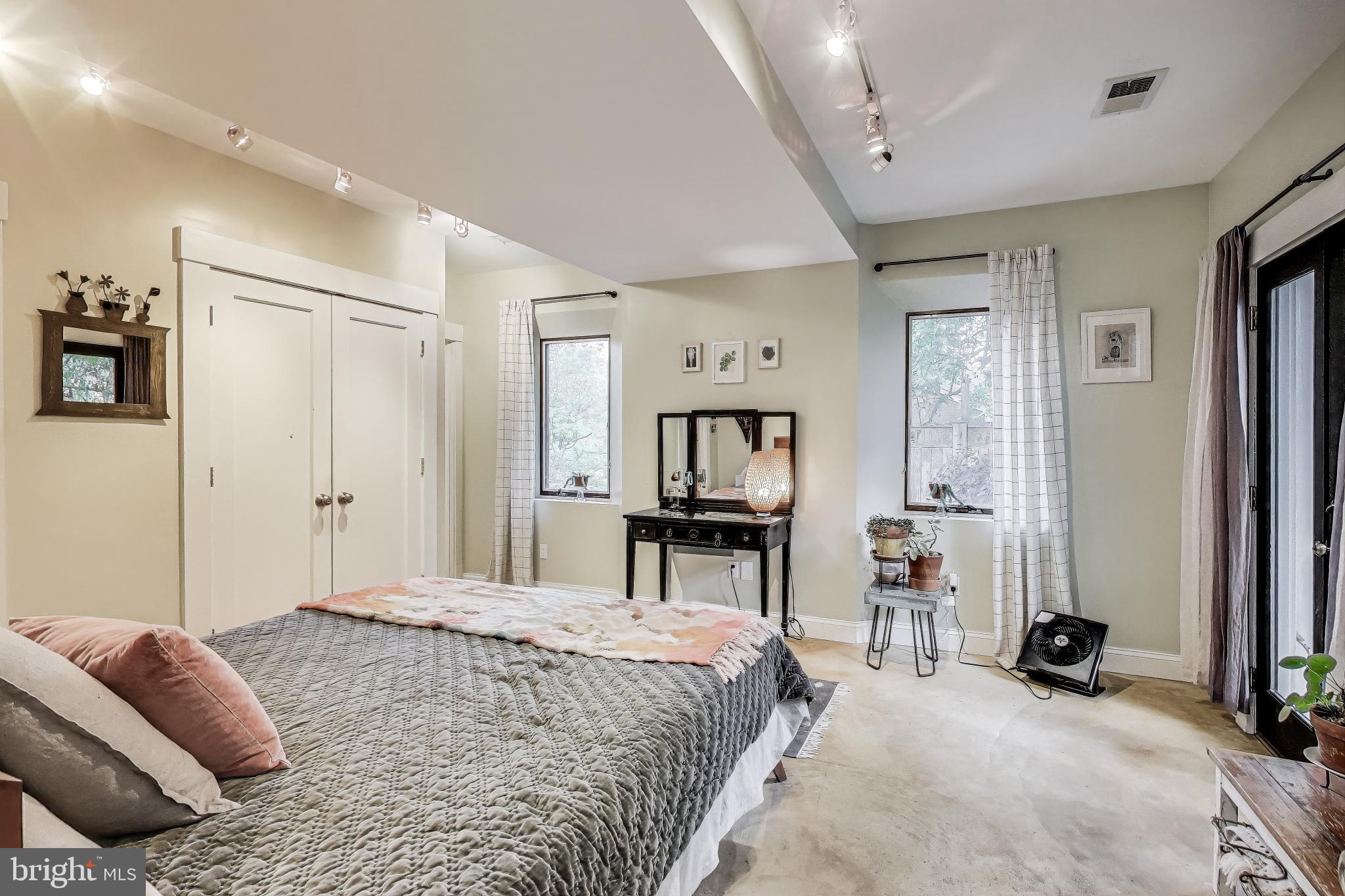 BERKSHIRE OAKWOOD - Residential