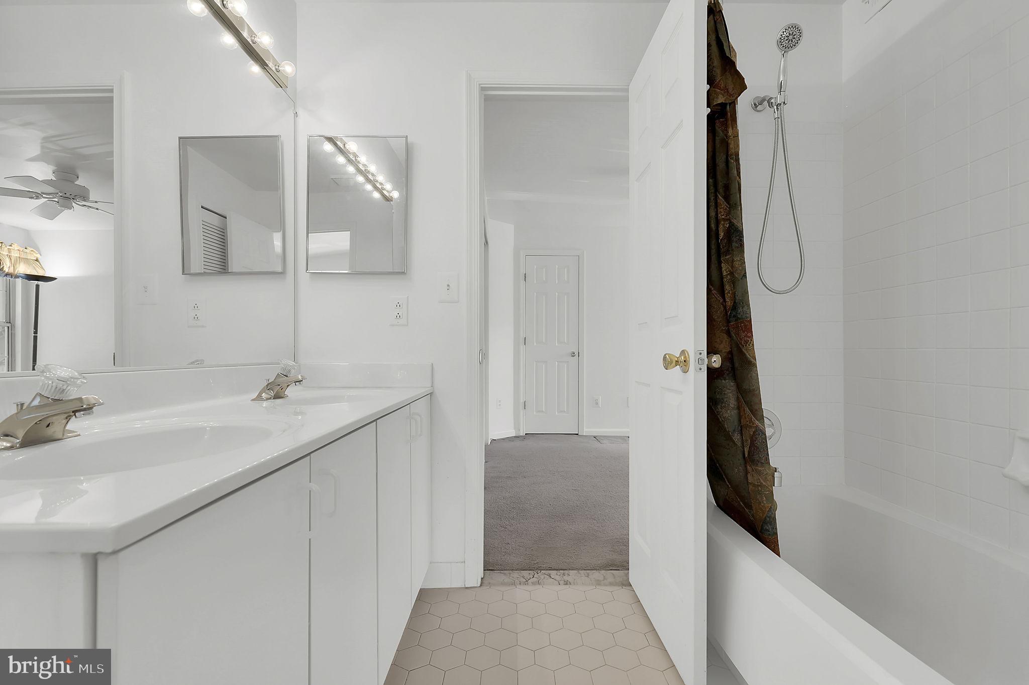 VISTAS AT WASHINGTONIAN WOODS - Residential