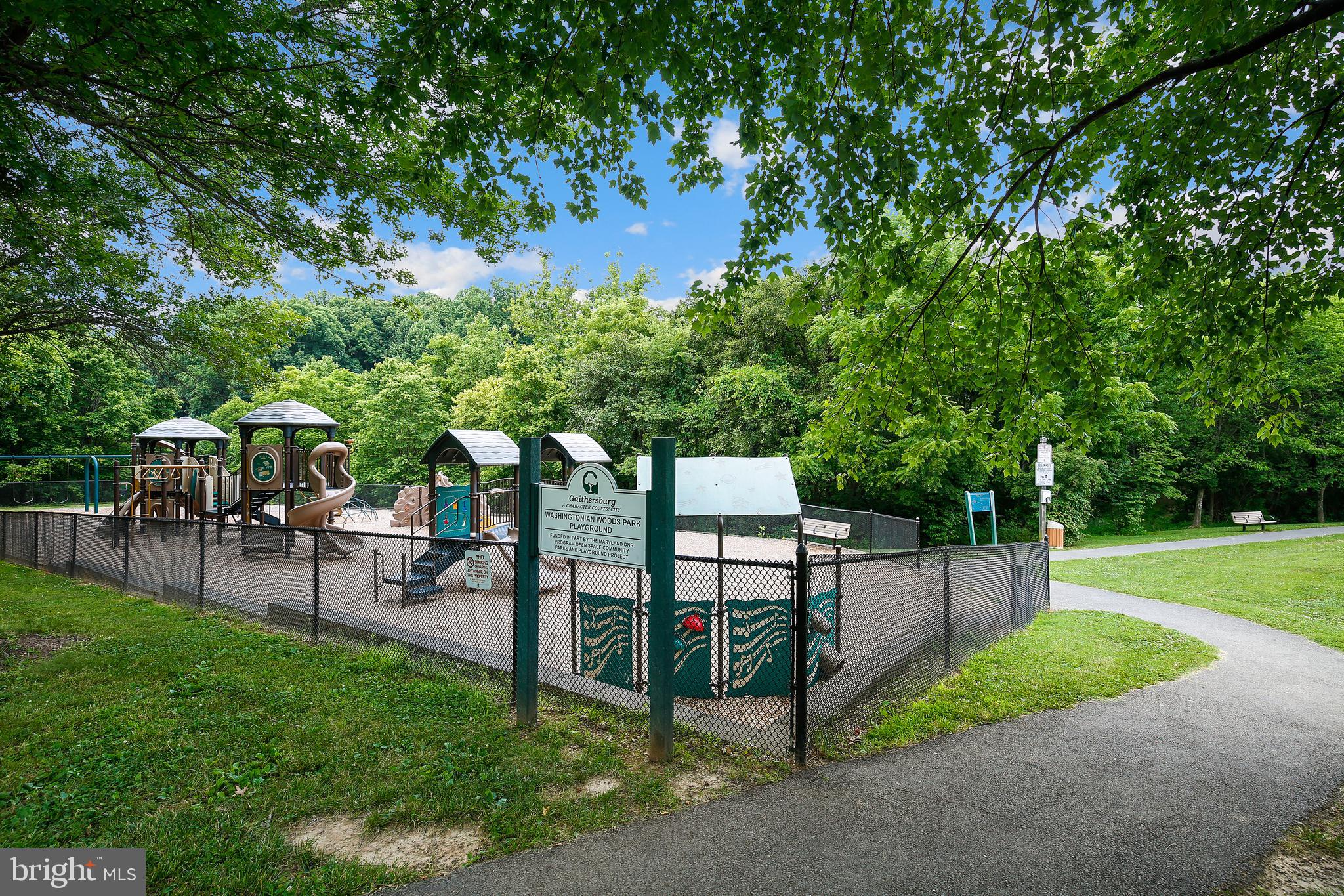 VISTAS AT WASHINGTONIAN WOODS - Residential