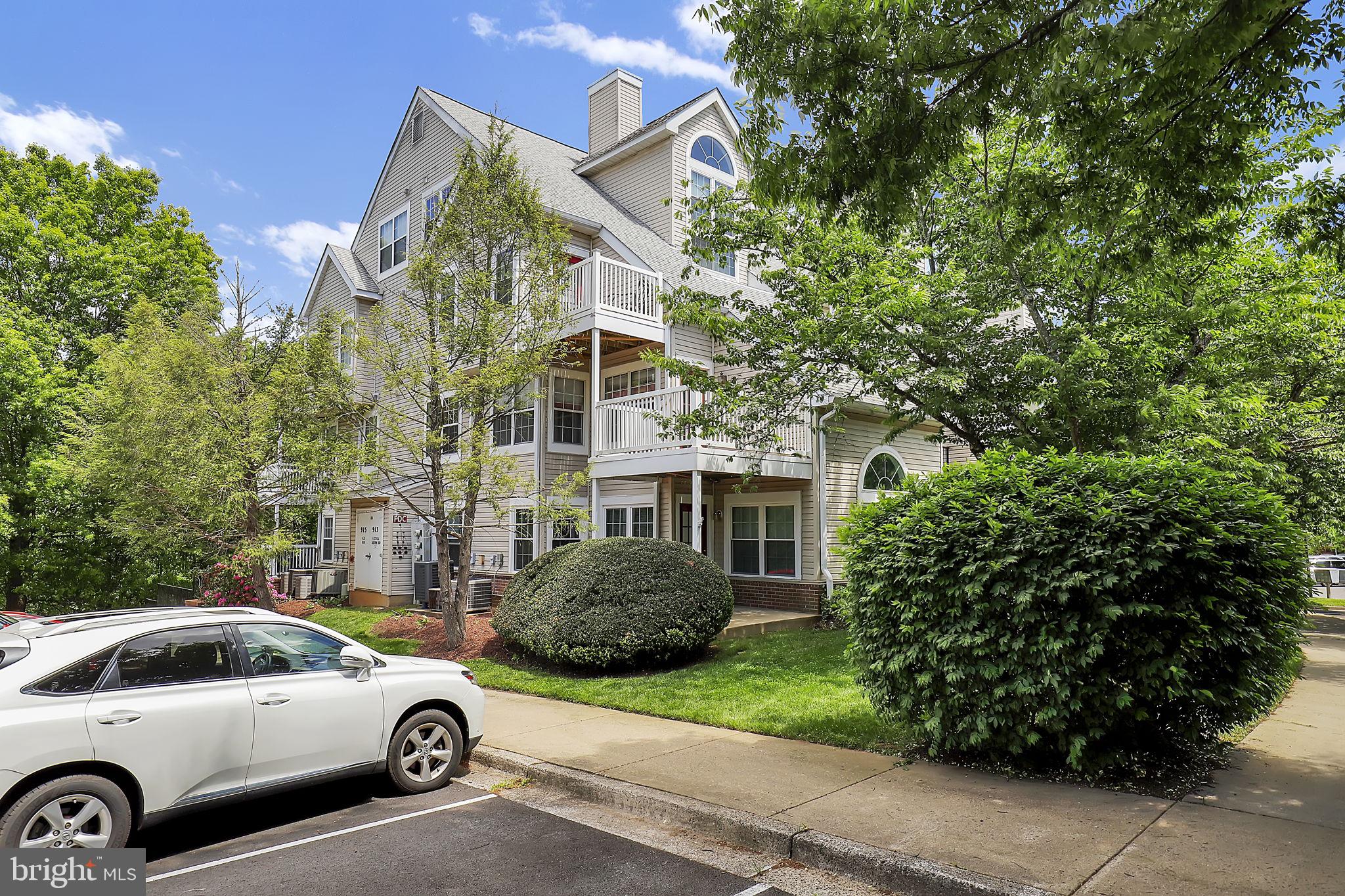 VISTAS AT WASHINGTONIAN WOODS - Residential