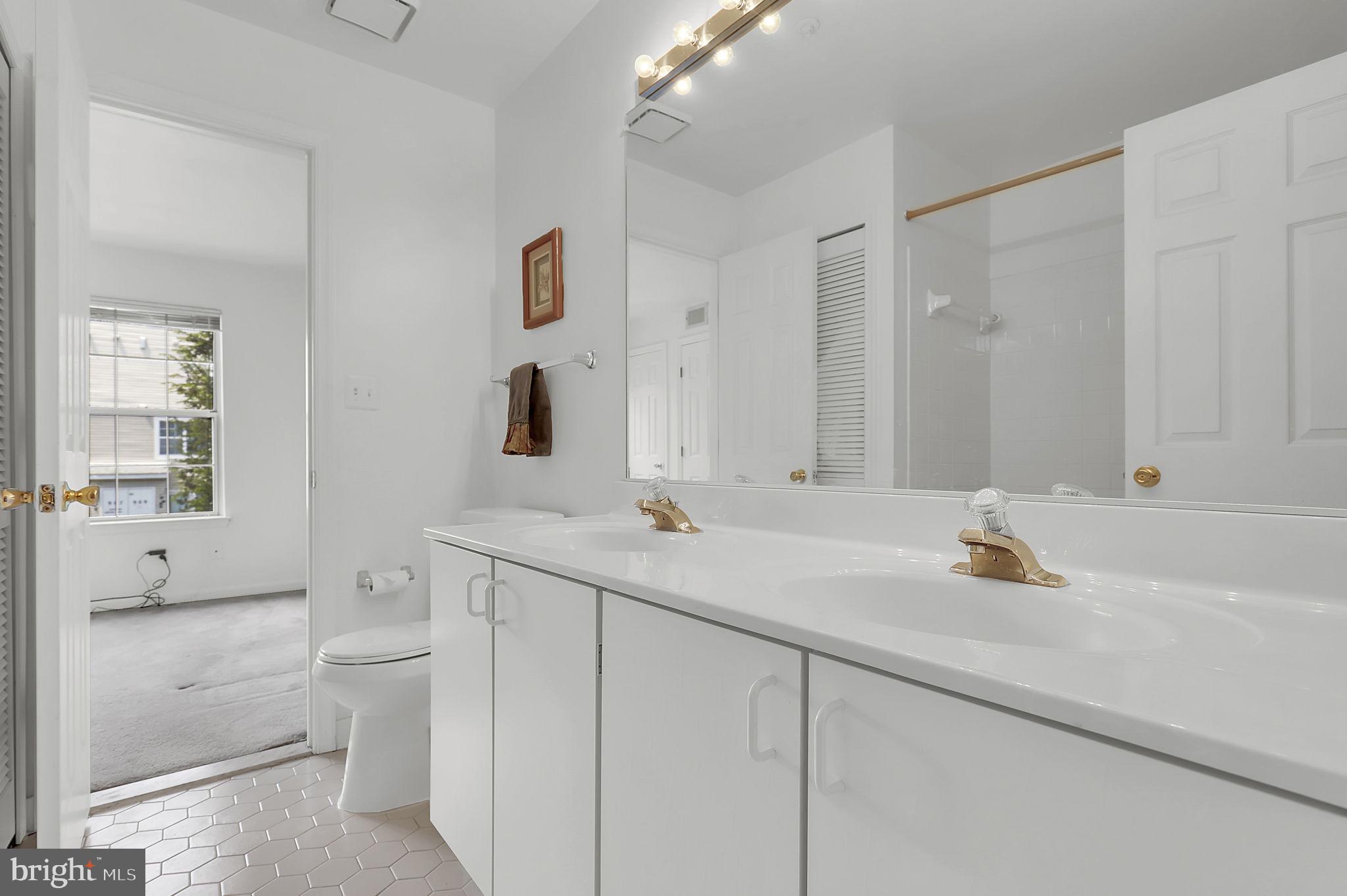 VISTAS AT WASHINGTONIAN WOODS - Residential