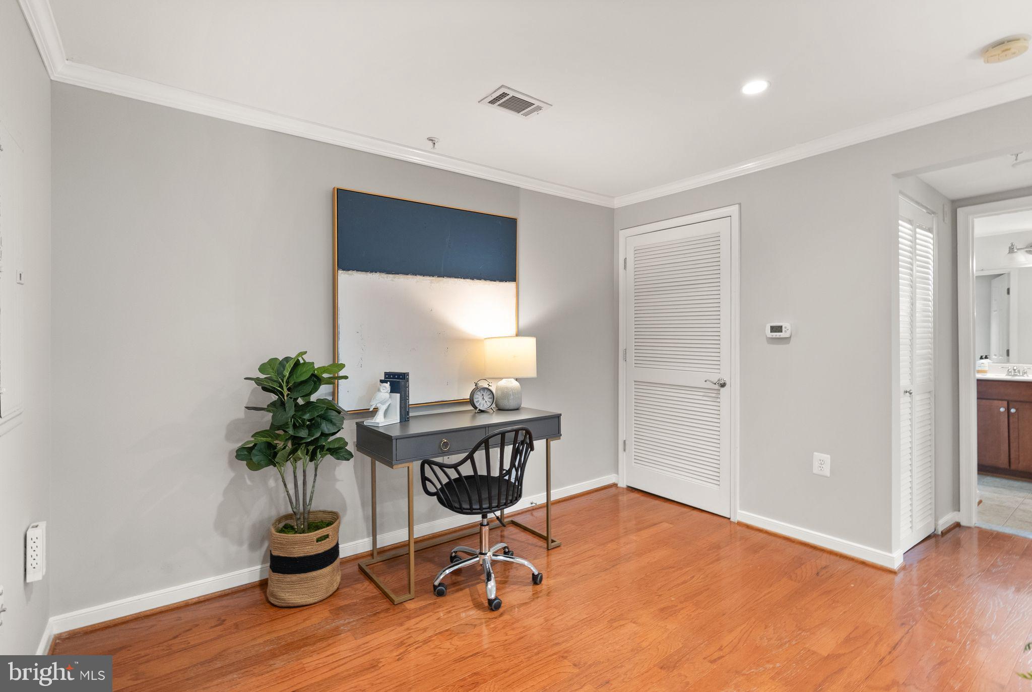 WEST VILLAGE OF SHIRLINGTON - Residential