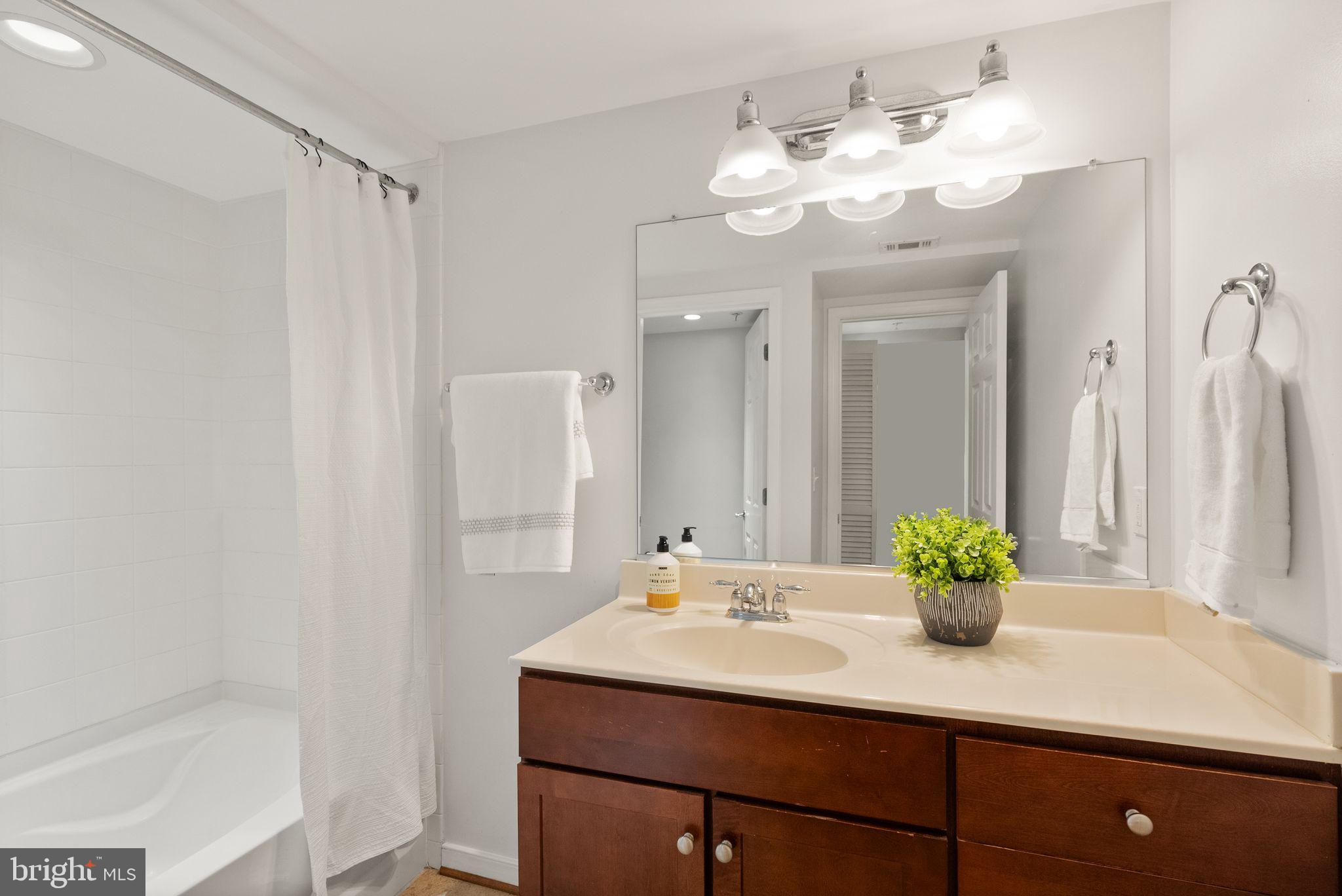 WEST VILLAGE OF SHIRLINGTON - Residential