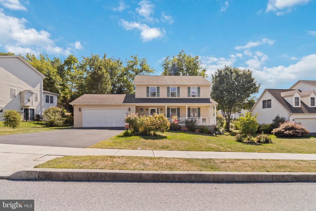 Photo of 140 Quail Drive, DILLSBURG, PA 17019 (MLS # PAYK2089944)