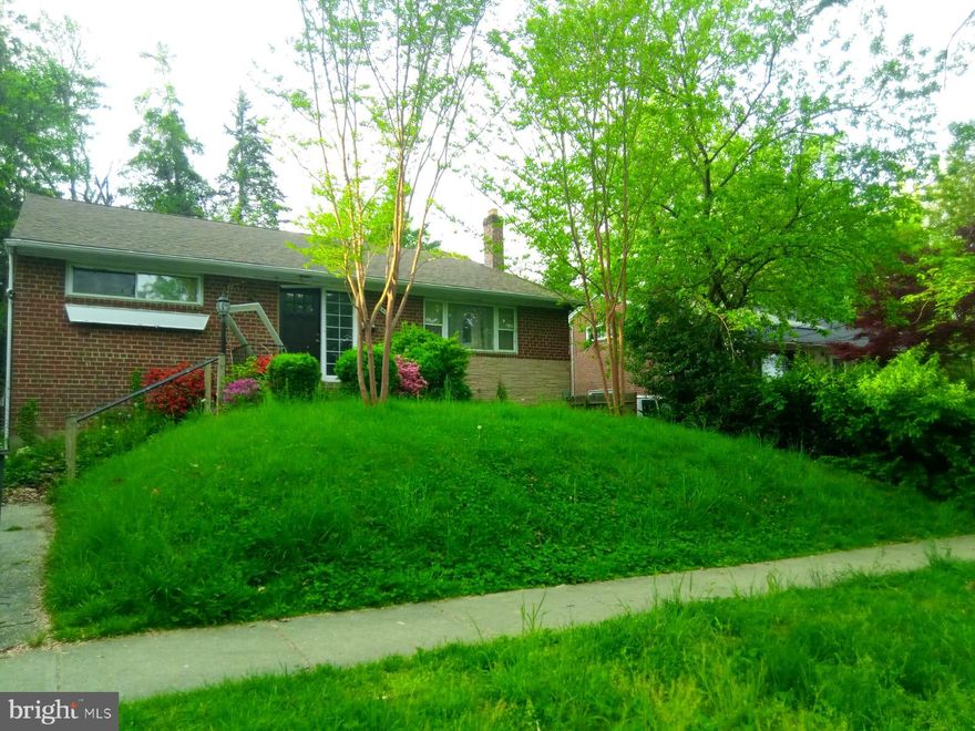 Split-level home, four bedrooms, 1.5 baths, hard wood under carpet in living room and bedrooms.

The house needs work.  It will be cleared of personal items in debris upon sale.
The house was independently appraised in its current condition to be valued between $435,000 and $440,000  by A third-party appraiser.
 
Quiet neighborhood over all, Weller Rd elementary school children heard in the back of house on school days as back of the house faces the back of the school.

Great location, Less than 30 minutes from Washington DC.