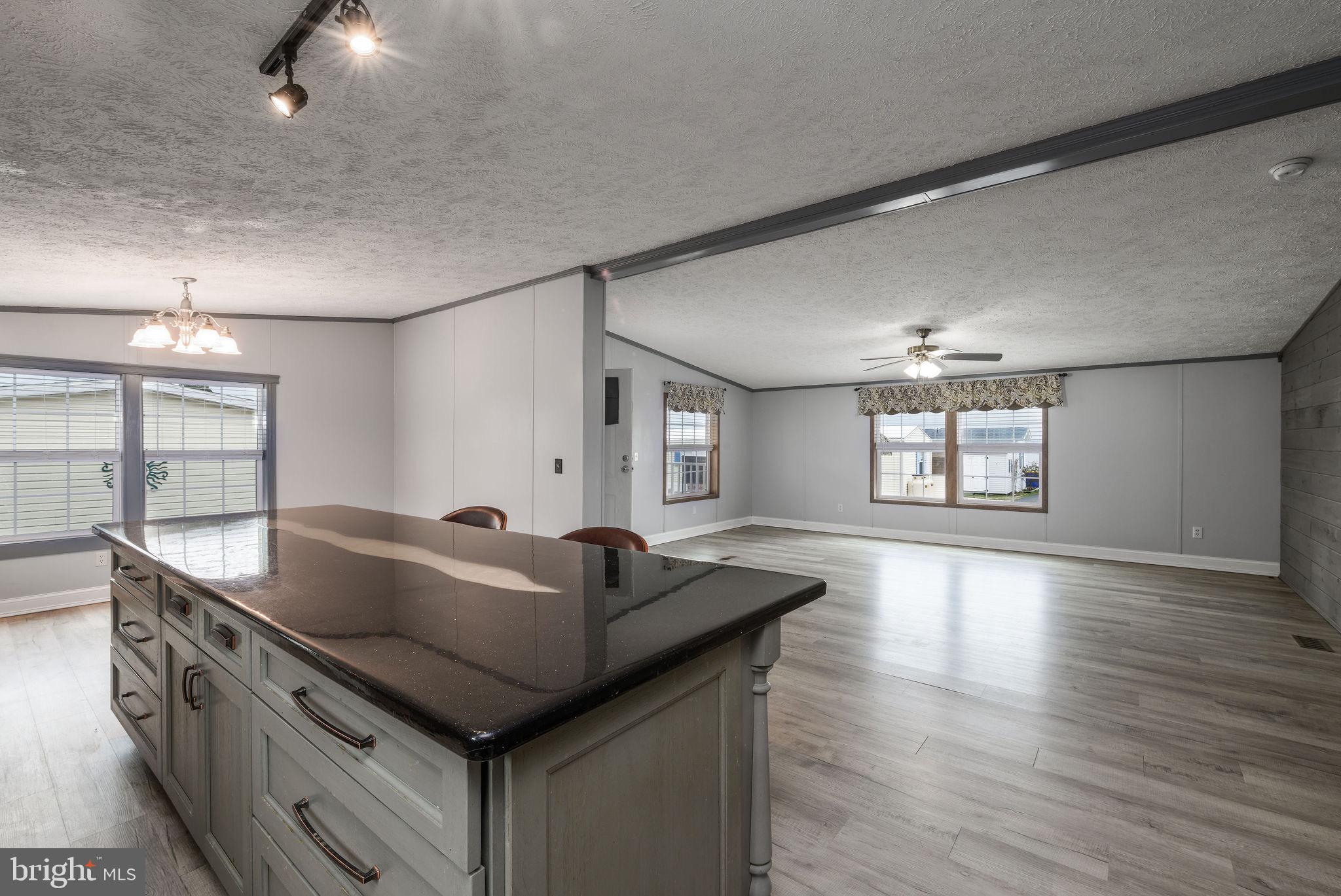 WHITE HOUSE BEACH - Residential