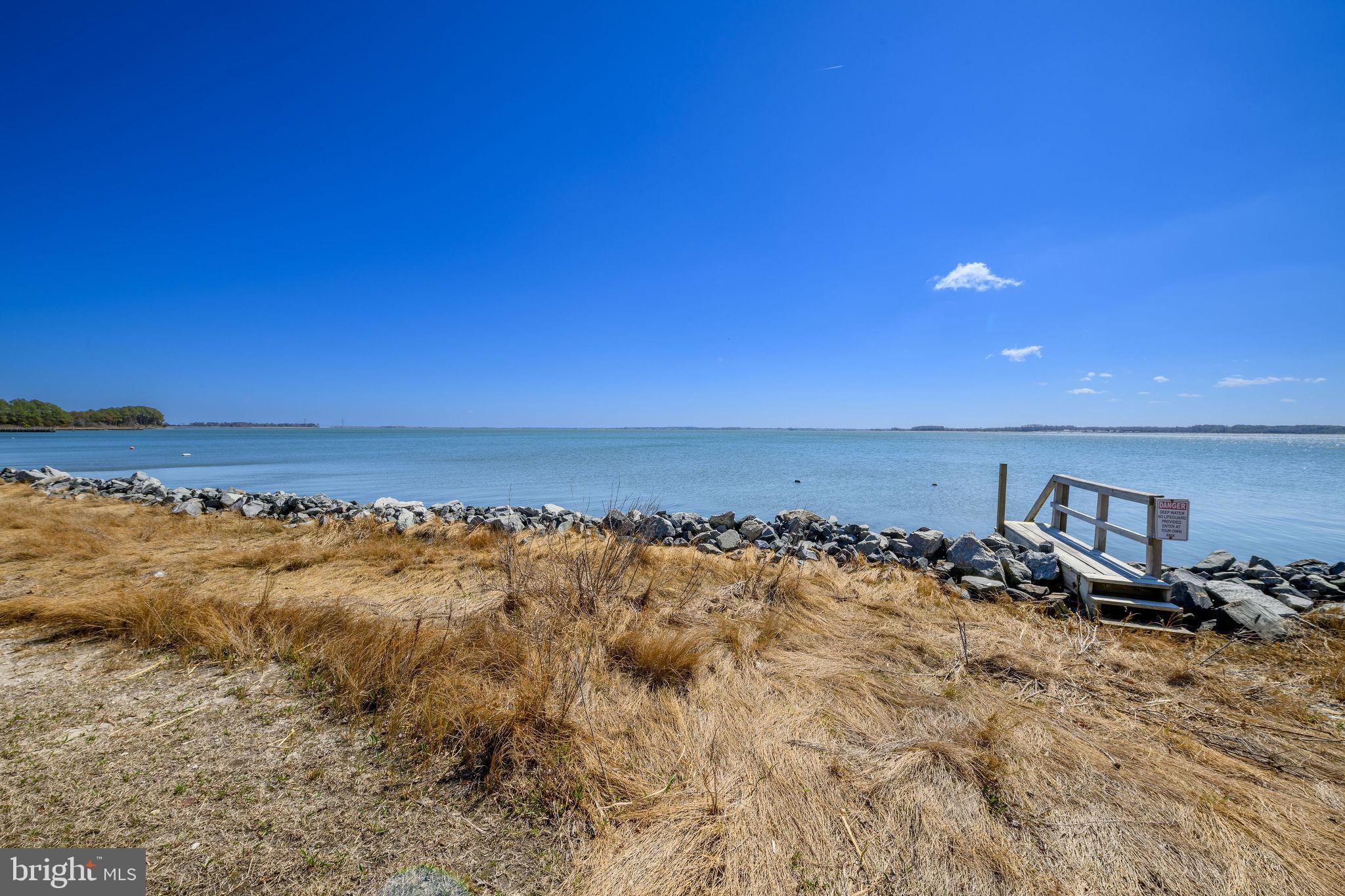 WHITE HOUSE BEACH - Residential