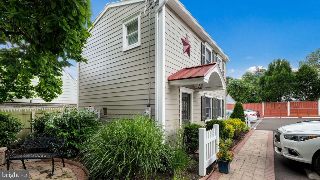 Photo of 112 E State Street #7, DOYLESTOWN, PA 18901 (MLS # PABU2098356)